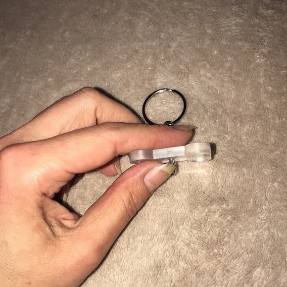 Custom epoxy mini bone 🦴 keychain with blue dots - Picture 3 of 3